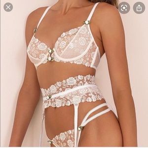 For love and lemons sweetheart lace bra
